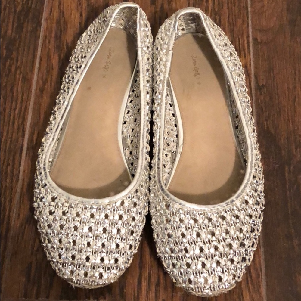 Zara Girls Silver woven flats size 6